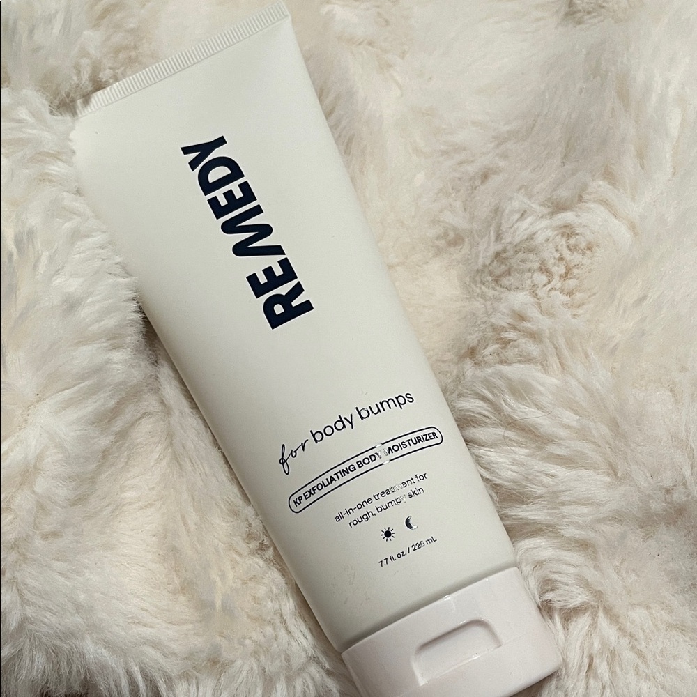 For Body Bumps Exfoliating Body Moisturizer - White